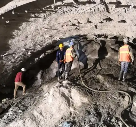 浦北拱顶带模注浆料的施工流程及注意事项